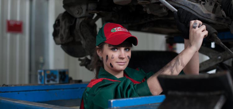 You are currently viewing How to know it’s time for an oil change